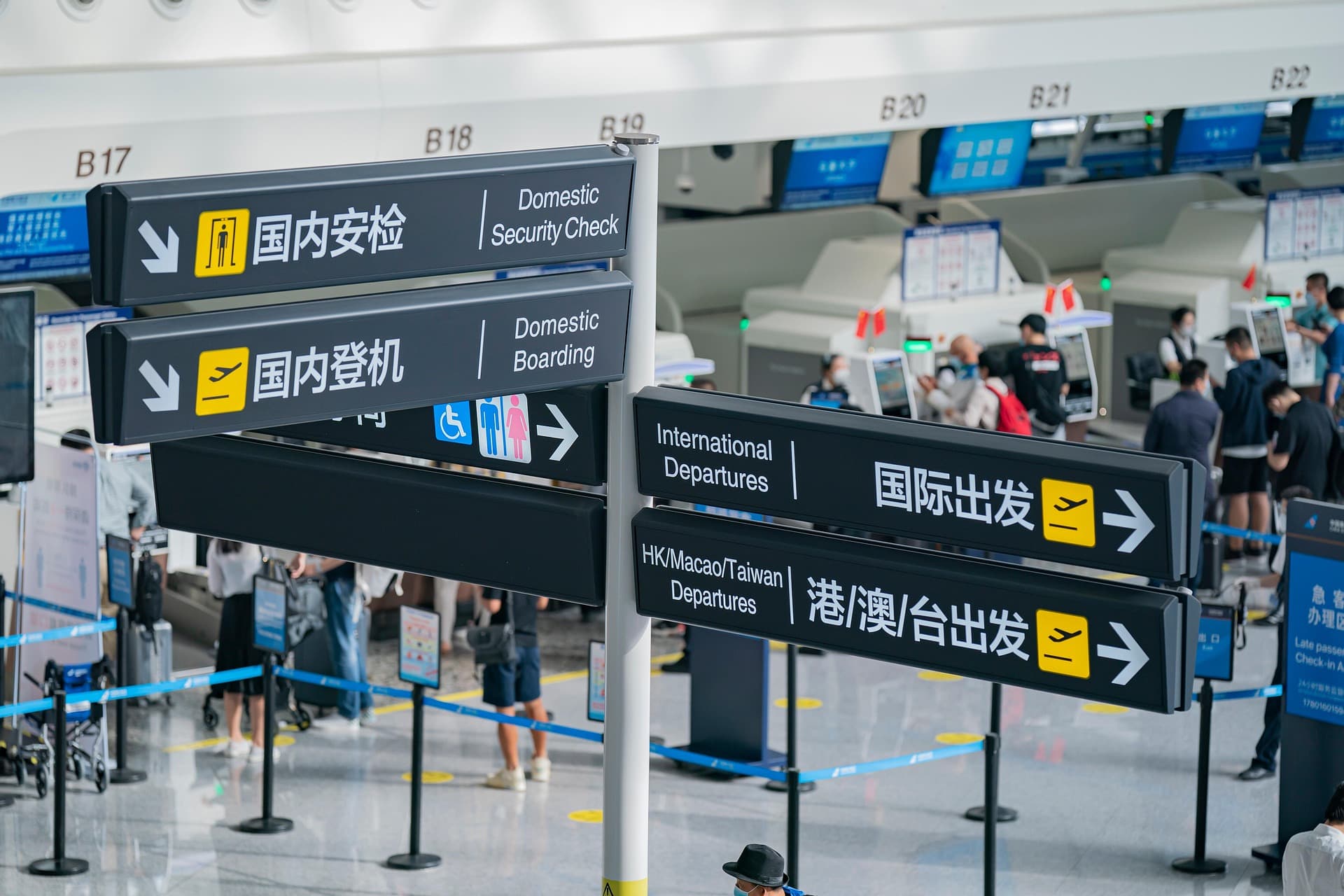 How Velorisce Supports Travelers During Peak Season | Smart Travel Solutions